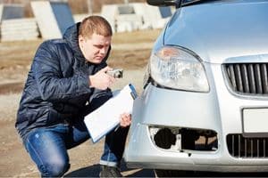 danno all'auto dovuto ad una buca stradale 