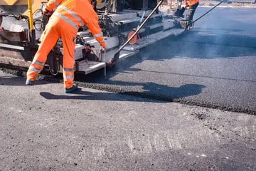 installazione e posa asfalto su strada